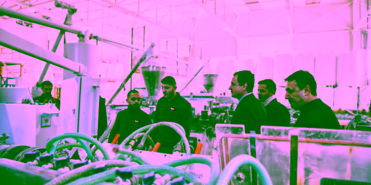 Kurti viziton bizneset në Prizren, premton 1 miliard euro mbështetje