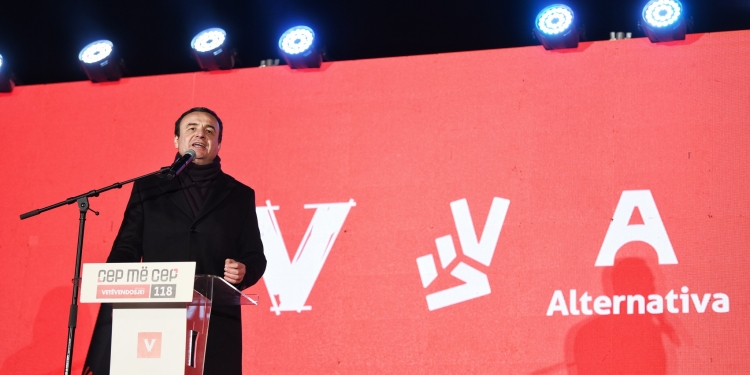 “Reuters” citon dy sondazhe: Vetëvendosja ka rënë në rreth 40%