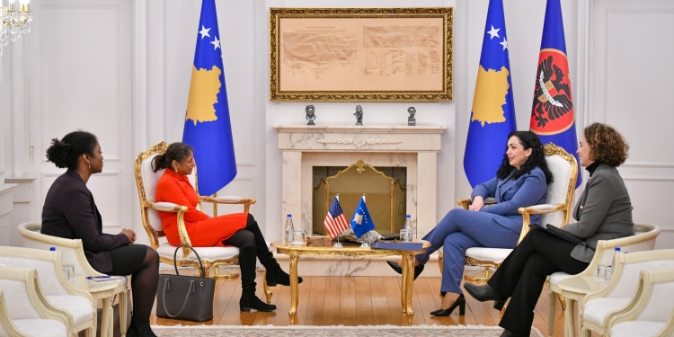 Osmani pret në takim korin diplomatik, flasin për rezultatet e zgjedhjeve e konstituimin e institucioneve