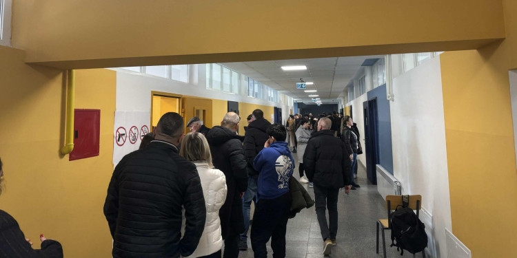 “Zgjedhje të turbullta nga tensionet me Serbinë” – Mediat ndërkombëtare shkruajnë për ditën e votimit në Kosovë