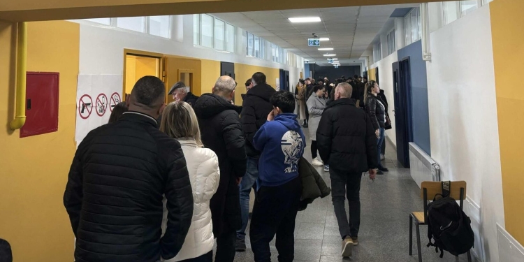 Mbi gjysmë milionë votues e kanë kryer obligimin kushtetues deri pas orës 16:00