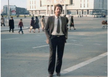 Kështu dukej Behgjet Pacolli 44 vjet më parë në qendër të Tiranës