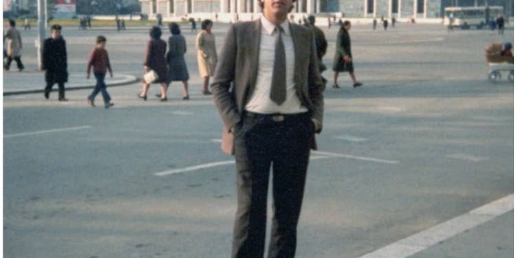 Kështu dukej Behgjet Pacolli 44 vjet më parë në qendër të Tiranës