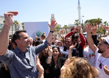 “Vila është e vjehrrit”, Veliaj publikon fotot nga Kavaja: Kam qenë për fushatë