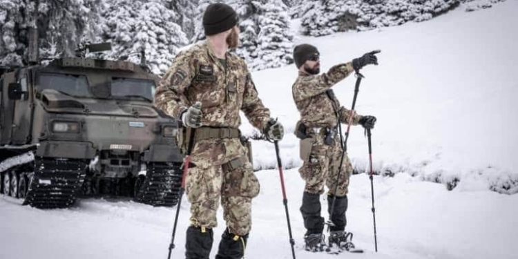 Ushtarët italianë kryejnë patrullime në vijën kufitare të Istogut, KFOR publikon pamjet