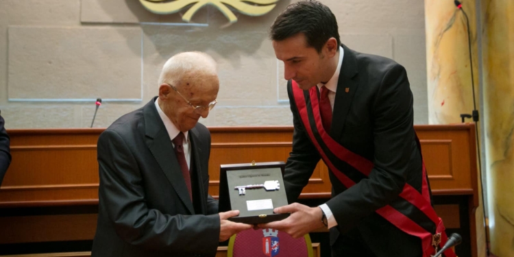 Erion Veliaj uron Pavarësinë e Kosovës nga burgu