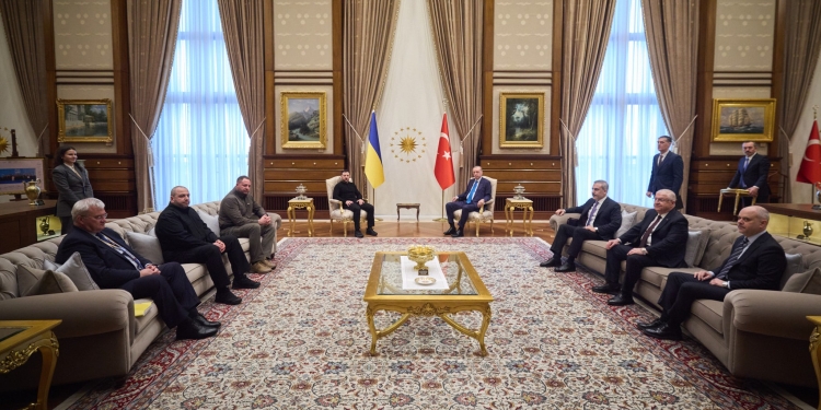 Volodymyr Zelensky shtyn udhëtimin për në Arabinë Saudite, lajmin e jep nga Turqia