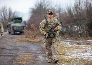 Ushtarët amerikanë shkojnë në veri, patrullojnë vijën kufitare me Serbinë
