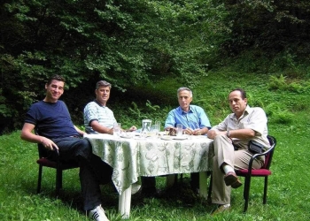 Djali i Jakup Krasniqit shkruan për krerët e UÇK-së: “Kush përpiqet t’i zhvlerësojë, vetëm sa forcon unitetin tonë”