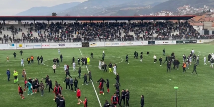 Arrestohen tre persona pas përleshjes mes tifozëve që përfundoi me dy të lënduar