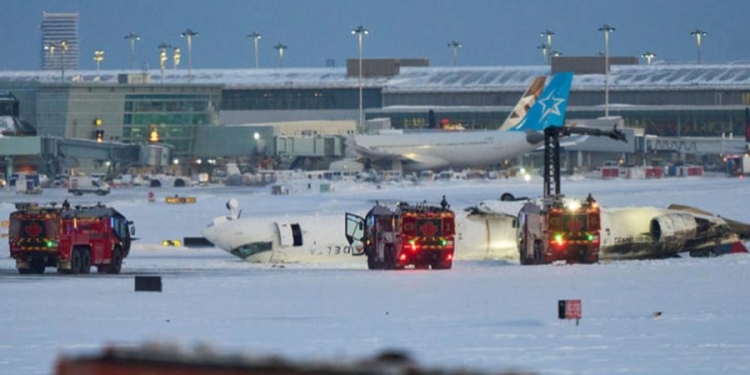 Dy skenarë për shkaqet e rrëzimit të avionit në Toronto/ Si shpëtuan pasagjerët?