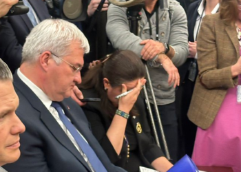 Takimi i tensionuar mes Trump- Zelensky e Vance: Momenti kur ambasadorja ukrainase kap kokën