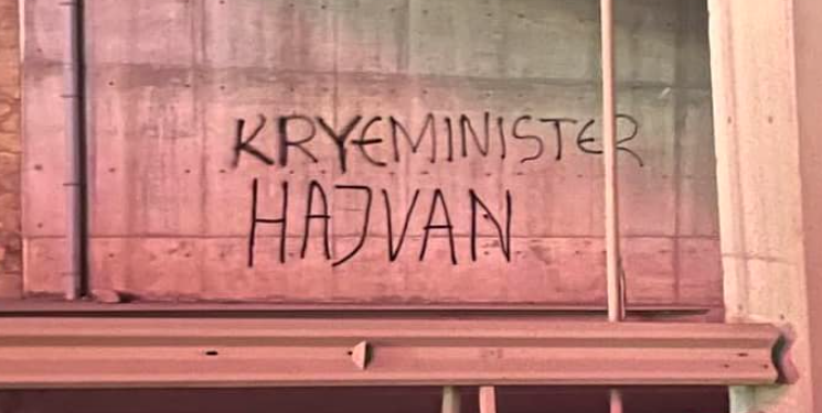 “Kryeministër hajvan”, grafiti që po bëhet në çdo qytet të Kosovës