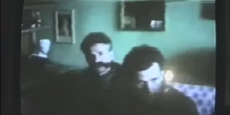 Lladrovci publikon video të 1993-tës ku shihet bashkë me Adem Jasharin për ngushëllime te familja e Artistit të Popullit, Ndrekë Luca