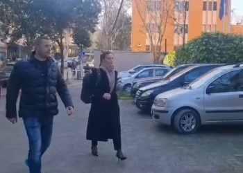 Ajola Xoxa shkon në SPAK për masën e “detyrimit të paraqitjes”