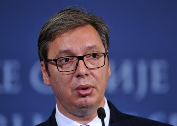 Frikë për Aleksandër Vuçiq, goma e veturës të blinduar shpërthen në lëvizje