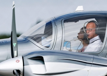 Avokat, biznesmen me pronësi dy avionë privatë- Profili i fituesit të zgjedhjeve në Gjermani