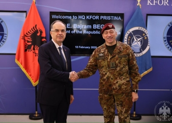 Begaj takon komandantin e KFOR-it, diskutojnë për sfidat e sigurisë me të cilat përballet Kosova