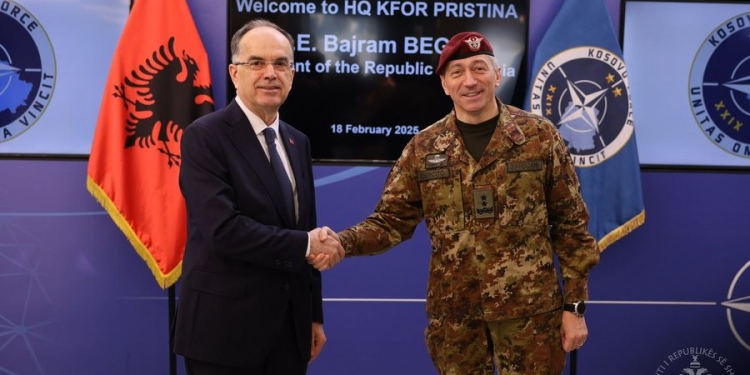 Begaj takon komandantin e KFOR-it, diskutojnë për sfidat e sigurisë me të cilat përballet Kosova
