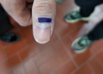 Kështu duket gishti i një votuesi sot në Kosovë, identifikimi bëhet me marker