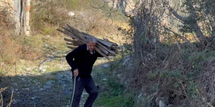 Fshati Mirakë në Shqipëri vetëm me 20 të moshuar: Do na gjejnë fëmijët të vdekur