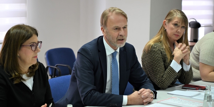 Orav: Për t’i hequr masat duhet konsensusi i 27 shteteve të BE-së, ka diskutime që janë në proces