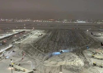 Avioni kthehet përmbys gjatë uljes në Toronto, 8 të plagosur nga incidenti