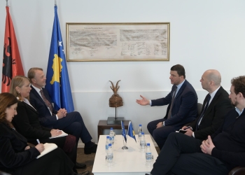 Shefi i BE-së në Kosovë deklarohet pas takimit me krerë të partive: Qeveria e re duhet të …