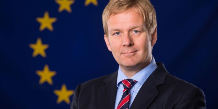 A do ta ketë Sorensen mbështetjen e Amerikës për dialogun Kosovë-Serbi?