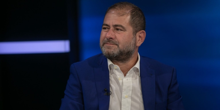 Shkullaku: Kurti kishte vështirësi me një shumicë të konsoliduar, me numra në fije të perit, problematike