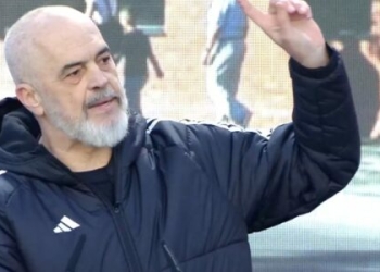 “Nuk ka bir k*rve” – Rama eskalon me gjuhën e përdorur teksa u drejtohet qytetarëve