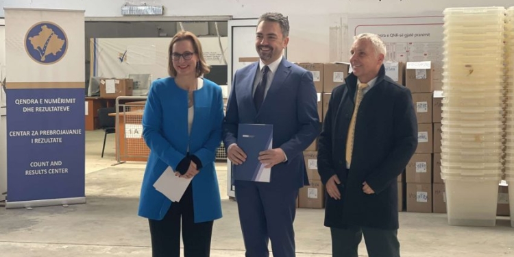 KQZ pranon serverët dhe pajisjet përcjellëse për Qendrën e Numërimit të Rezultateve