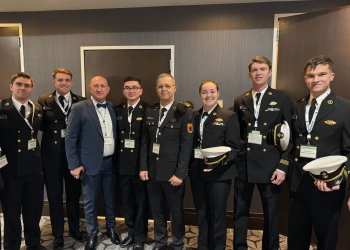 Komandant “Shkupi” merr pjesë në “Lutjet e Mëngjesit” në ShBA me uniformën e veteranit të UÇK-së