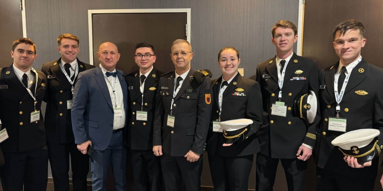 Komandant “Shkupi” merr pjesë në “Lutjet e Mëngjesit” në ShBA me uniformën e veteranit të UÇK-së