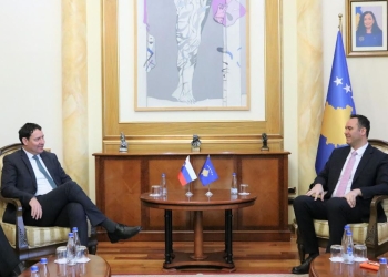 Konjufca takohet me emisarin slloven, flasin për zgjedhjet dhe aktualitetin politik