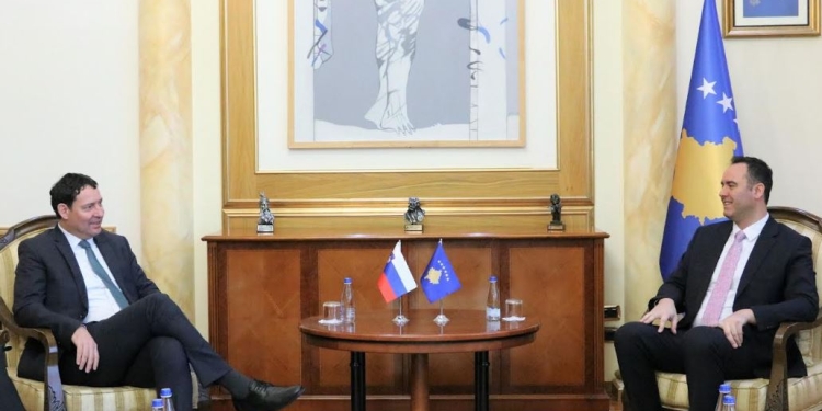 Konjufca takohet me emisarin slloven, flasin për zgjedhjet dhe aktualitetin politik