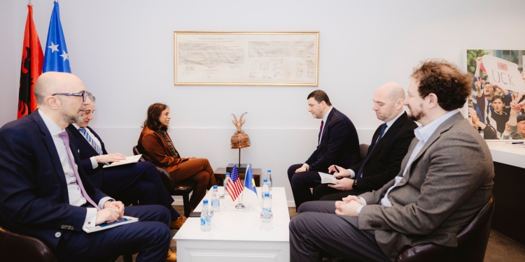 Krasniqi takon të dërguarën e ShBA-së në Kosovë: Vendi ka nevojë sa më shpejt për një qeveri të re
