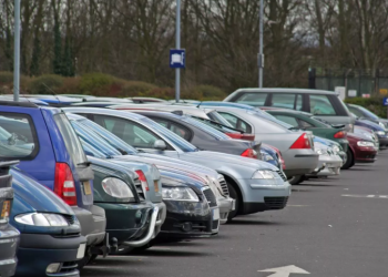 Motër e vëlla, 9 e 2 vjeç gjenden të vdekur në automjet, u ngrinë nga i ftohti