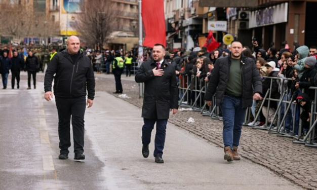 Maqedonci: Krenaria për parakalimin e FSK-së, e njëjtë si marshimi i UÇK-së