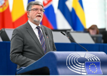 Picula shkon në Beograd, Vuçiq e injoron, Bërnabiq tërbohet: “Është turp i madh për të!”