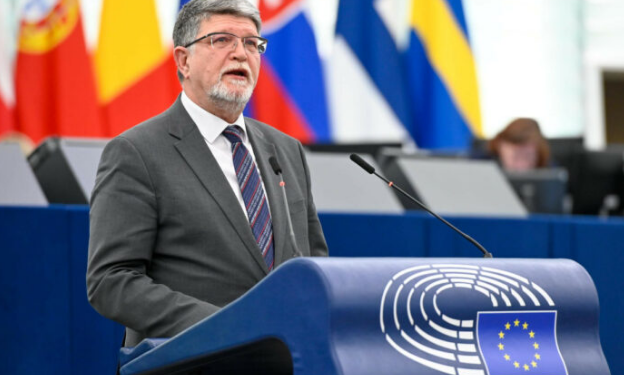 Picula shkon në Beograd, Vuçiq e injoron, Bërnabiq tërbohet: “Është turp i madh për të!”