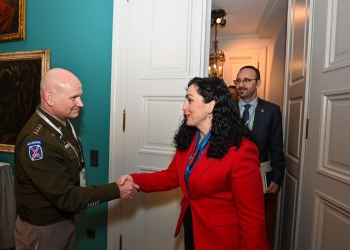 Osmani takon gjeneralin Cavoli: Riafirmova përkushtimin e Kosovës për bashkëpunim me aleancën