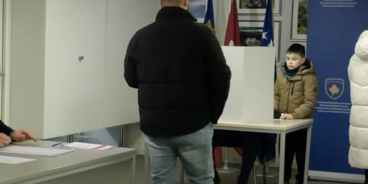 Votat e diasporës në konsullata, Bern: VV 301 vota nga 384