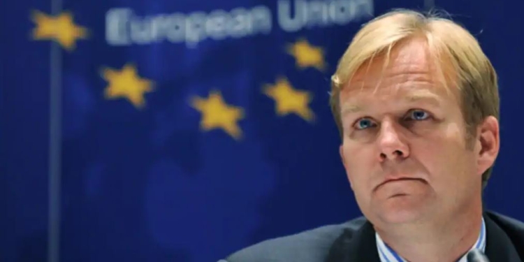 Sorensen flet me Bislimin dhe Petkoviqin, mirëpret ftesat e dy negociatorëve për të vizituar Kosovën dhe Serbinë