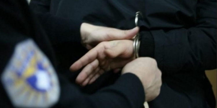 Arrestohen dy persona në Ferizaj, policia u gjeti kokainë e marihuanë