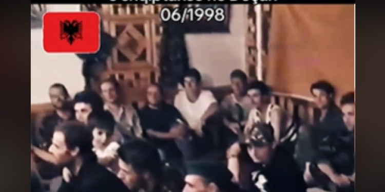 Publikohen pamjet e rralla të heroit Agim Ramadani duke ia thënë këngës