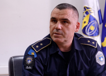 Elshani: 12 persona hynë në Mitrovicë të Veriut me flamuj – dyshohet se u sulmuan me gurë nga disa serbë