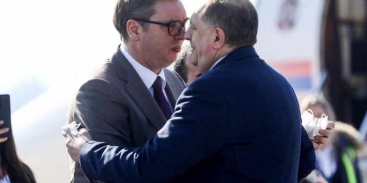 Alarmohet Vuçiq, pas dënimit të Dodikut!