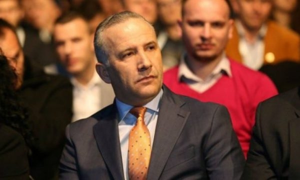 Selim Pacolli: Vuçiqi e do “Zajednicën” për ta minuar Kosovën njëjtë siç po bën në Bosnjë