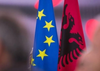 Trump pezulloi fondet e asistencës, delegacioni i BE: Do vijojmë mbështetjen për Shqipërinë